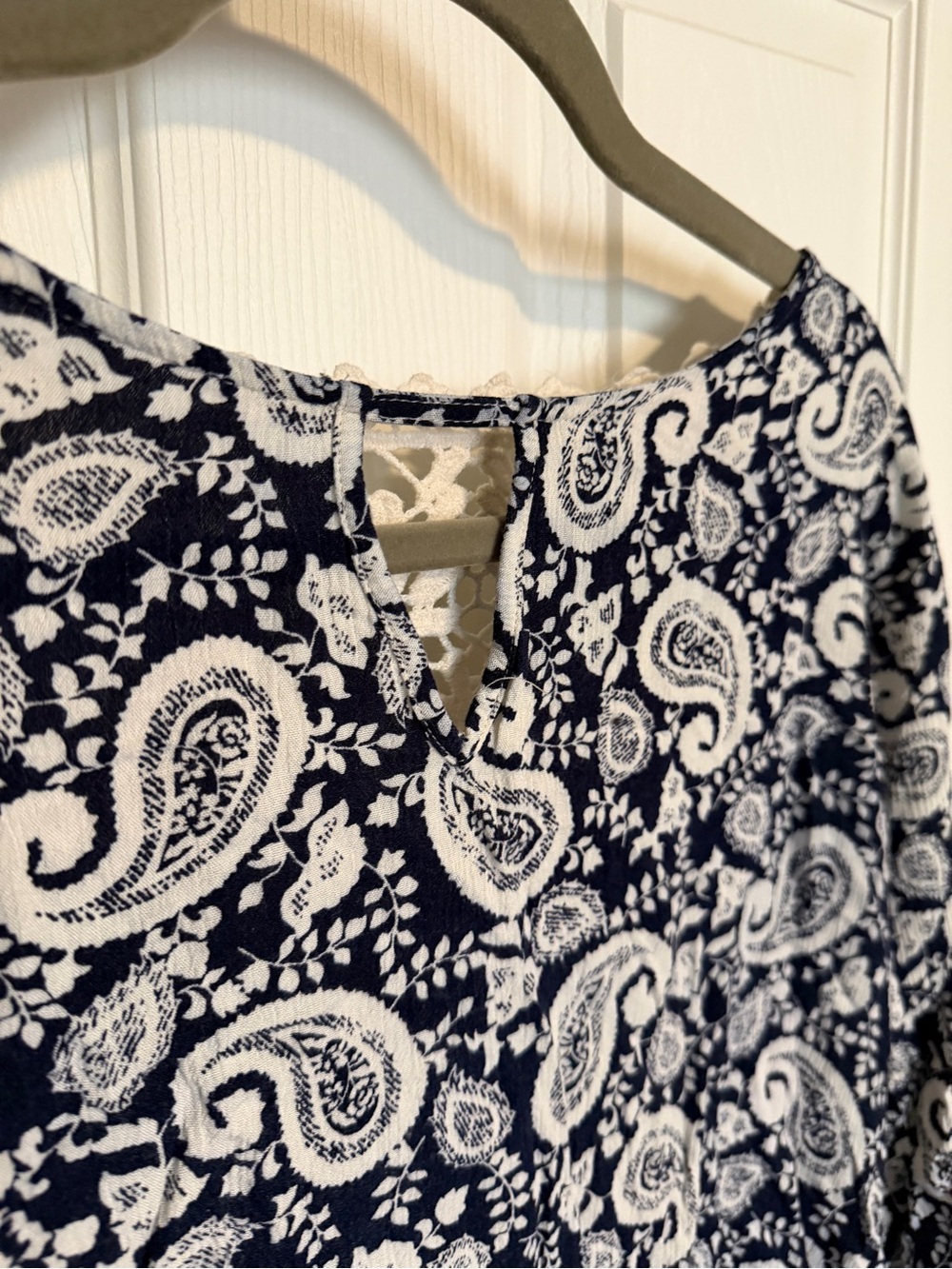 Magnolia South Paisley Boho Crochet Trim Blouse Top Size Large - Picture 4 of 8
